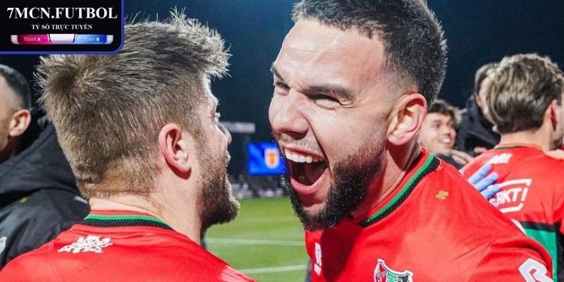 Cầu thủ lùn nhất thế giới Jafal Al-Kuwari cao 1m55